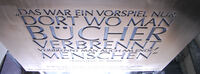 Bodentafel aus Bronze zum Erinnern an B&uuml;cherverbrennung, Braunschweig Schlossplatz